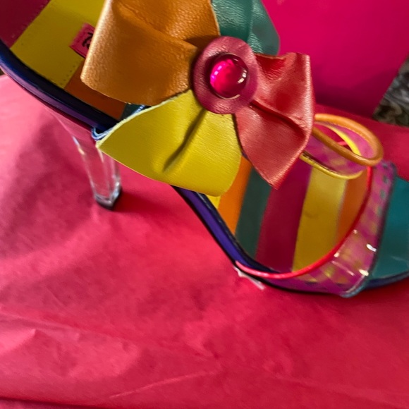 SOLD

VINTAGE Betsey Johnson / BETSEYVILLE ! Shoes 7 1/2 Pristine ! - Picture 3 of 5